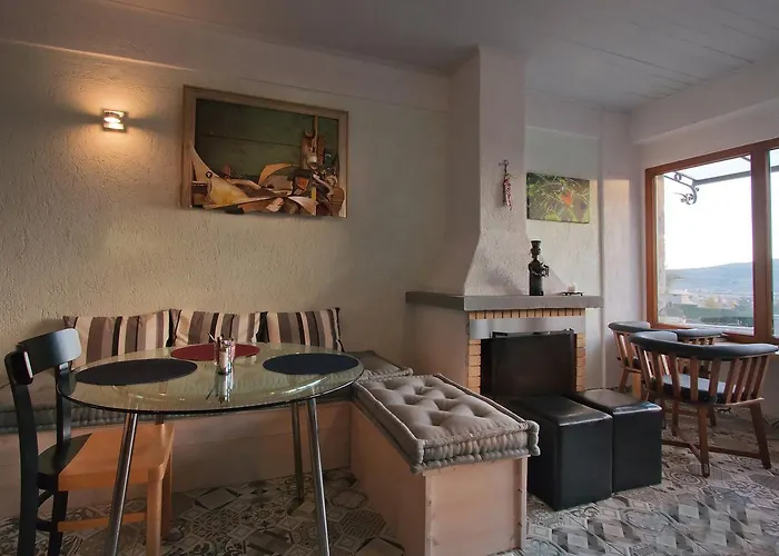 Πανσιόν Livadi Αράχωβα